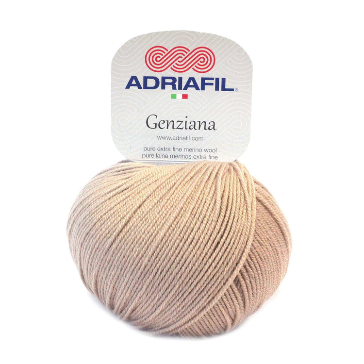 Gomitolo di lana merino extrafine Genziana color tortora rosato, tinta unita, con filato morbido e ritorto